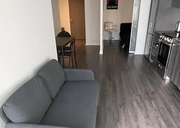 Cozy Room In A Shared 2Bedrooms Condo