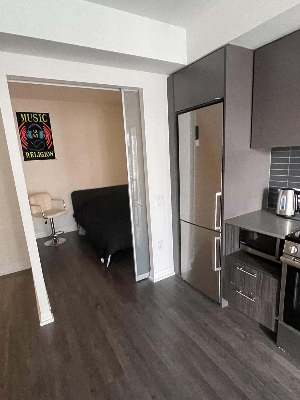 Cozy In A Shared 2bedrooms Toronto